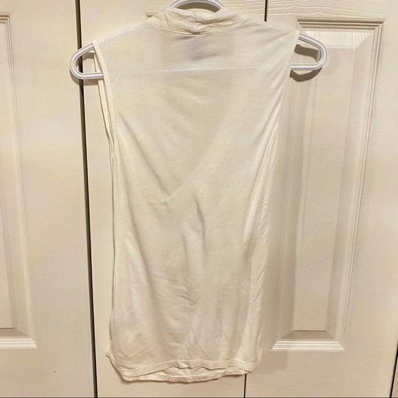 H&M v neck tank top - Picture 2 of 3